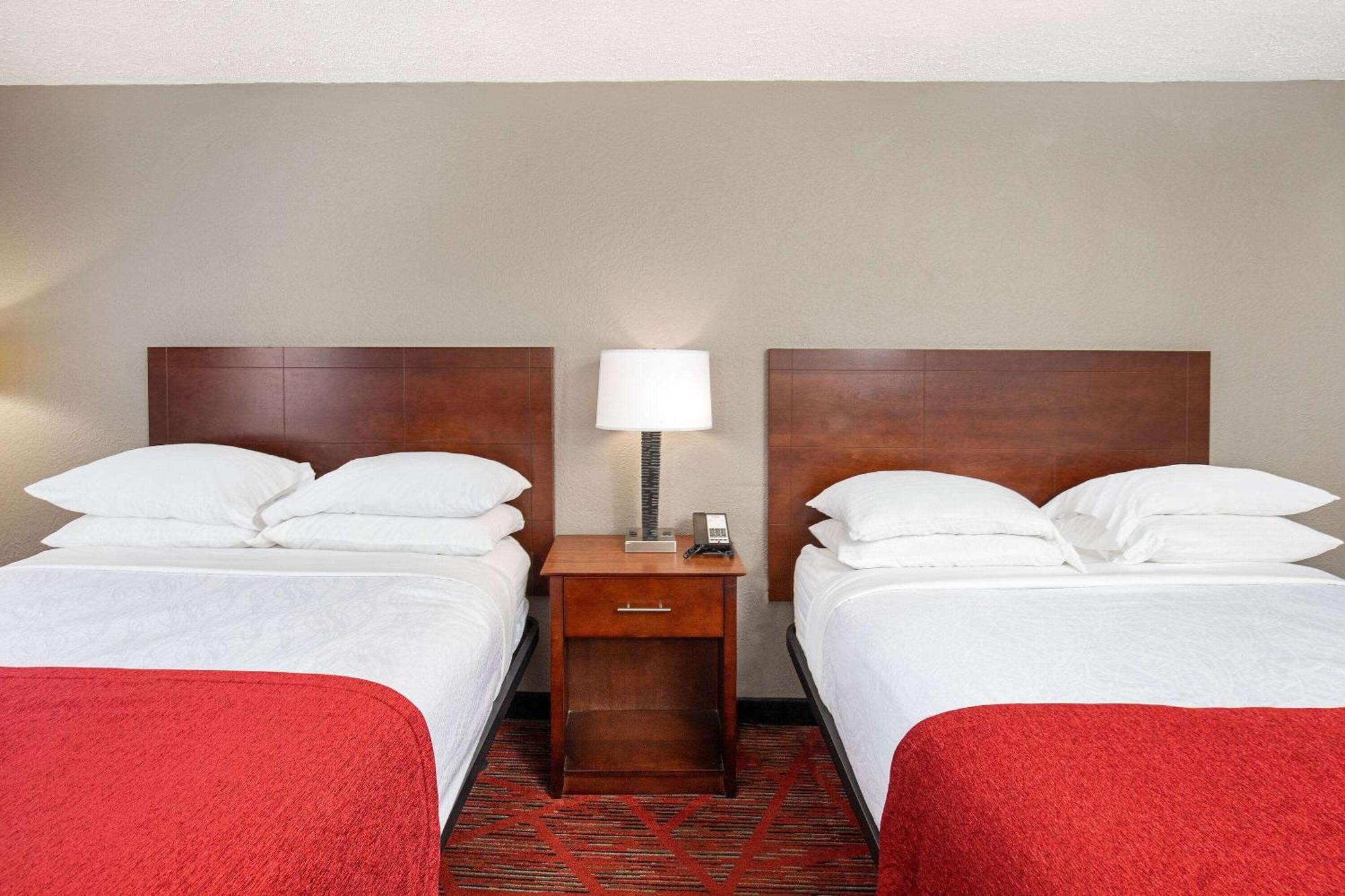 รามาดา บาย วินด์แฮม โบว์ลิ่ง กรีน Hotel โบว์ลิงกรีน ภายนอก รูปภาพ
