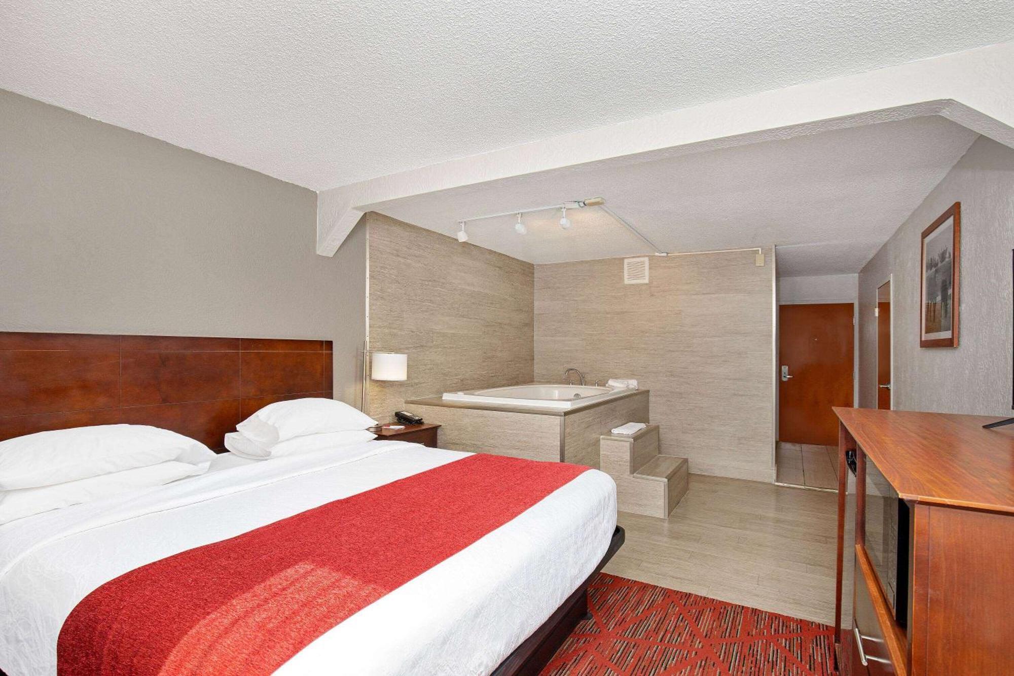 รามาดา บาย วินด์แฮม โบว์ลิ่ง กรีน Hotel โบว์ลิงกรีน ภายนอก รูปภาพ
